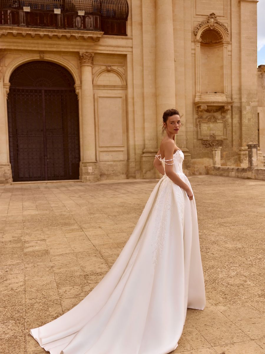 Vestido de noiva Cristina, evasê em mikado — Internovias, Ipanema, Rio de Janeiro — foto 4 de 5