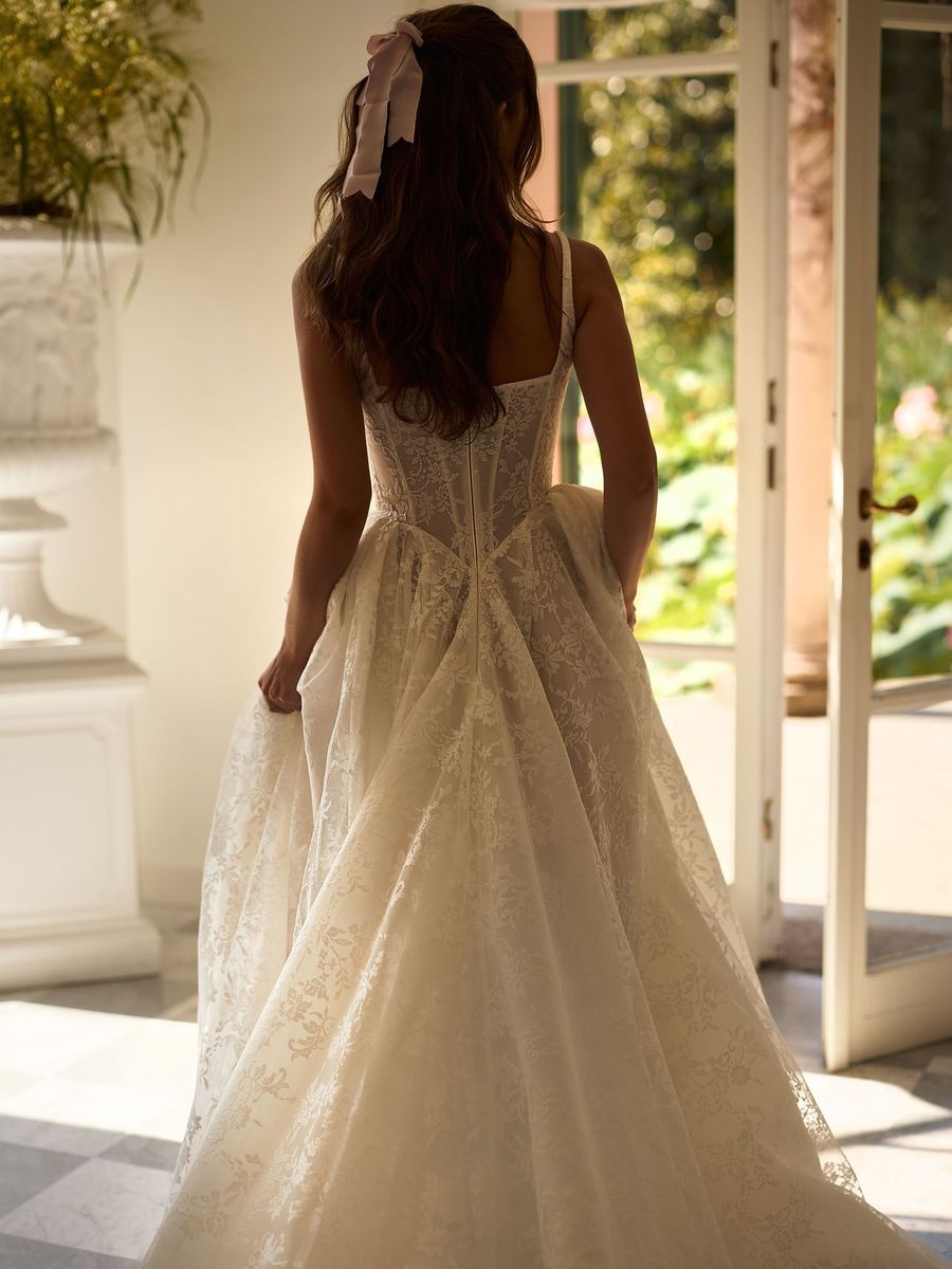 Vestido de noiva Melrose, evasê em tule bordado — Internovias, Ipanema, Rio de Janeiro — foto 2 de 2